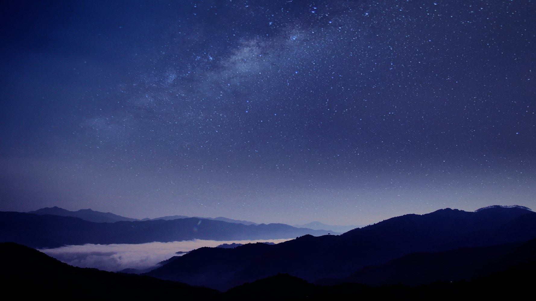 星空投影小夜灯，把银河搬进卧室，每个夜晚都是一场宇宙漫游