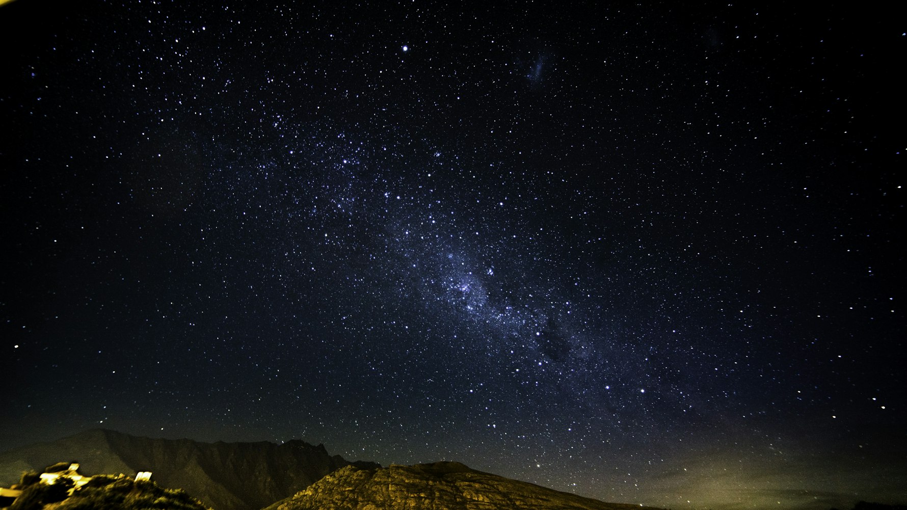 星空投影灯，把银河搬进卧室的光魔法，到底值不值得买？
